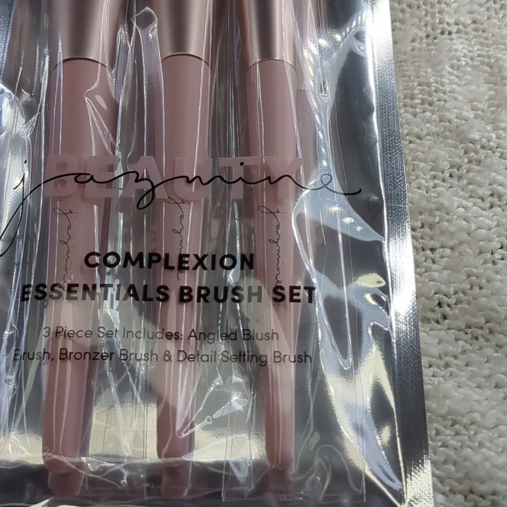 JAZMINE BEAUTY Complexion Brush Trio, Three Piece Brush Set - Picture 4 of 5